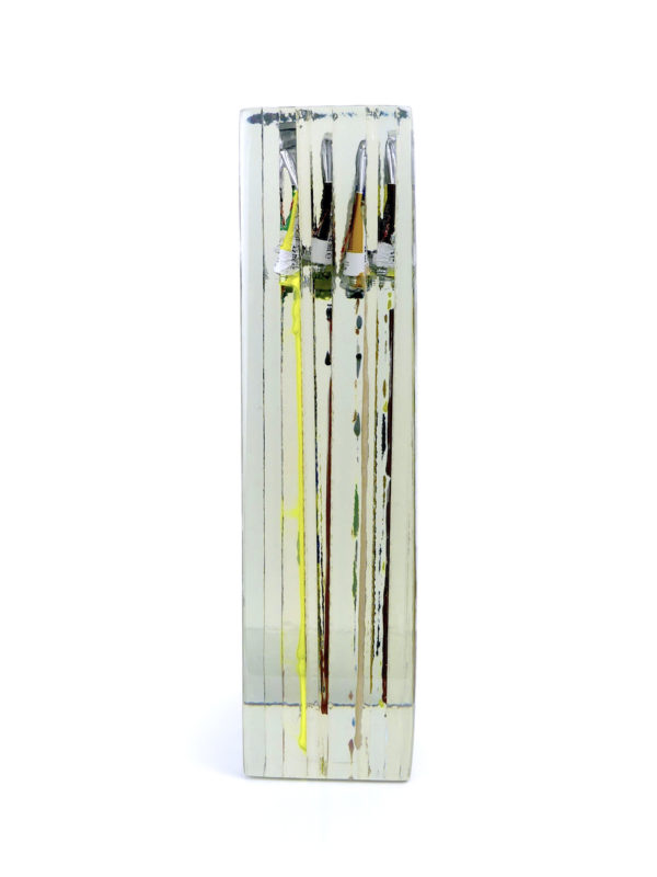 Sculpture de tubes de peinture en inclusion (profil)