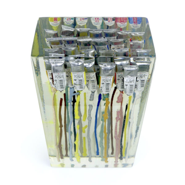 Sculpture de tubes de peinture en inclusion (dessus 3/4)