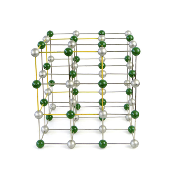 Structure cristalline de chlorure de sodium Tchécoslovaquie 1950 (face)