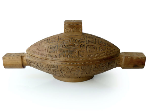 Umete marquisien Tiki plat et couvercle sculpté (face)