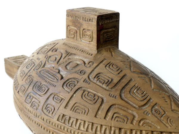 Umete marquisien Tiki plat et couvercle sculpté (détail 3/4)