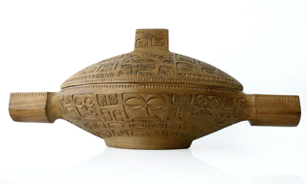 Umete marquisien Tiki plat et couvercle sculpté (face)