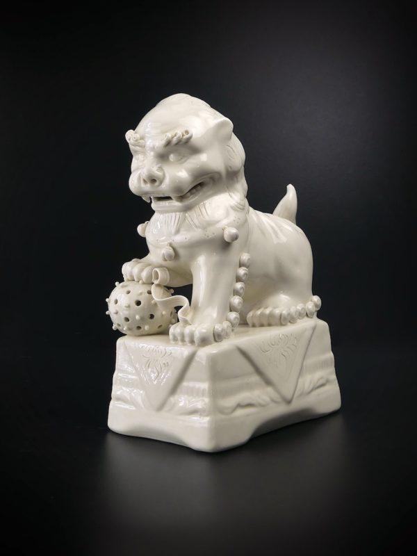 Chien de Fo mâle en porcelaine chinoise (3/4)