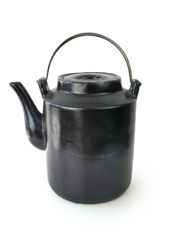 Grande théière en grès marron estampillée Chine (profil)