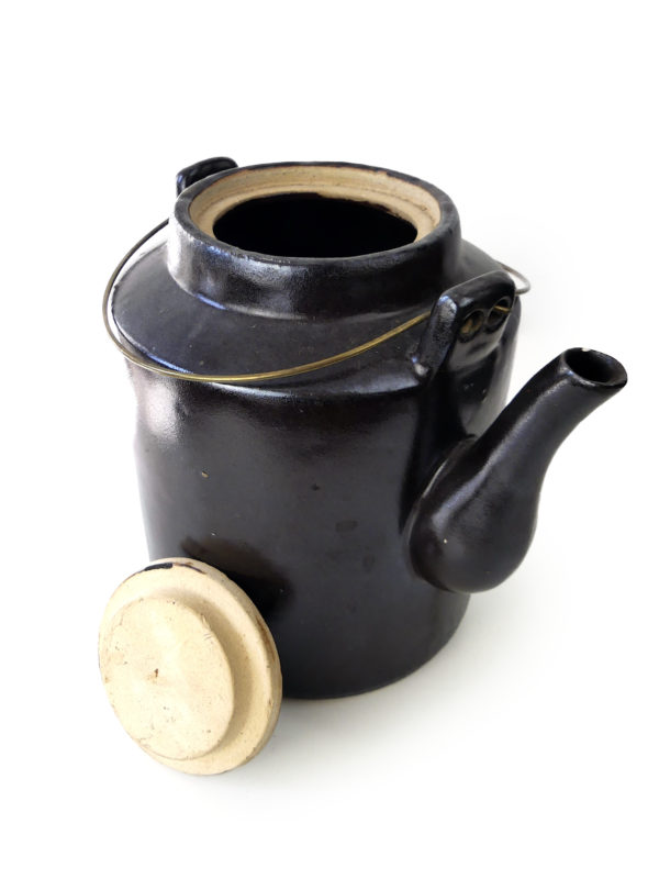 Grande théière en grès marron estampillée Chine (dessus 3/4)
