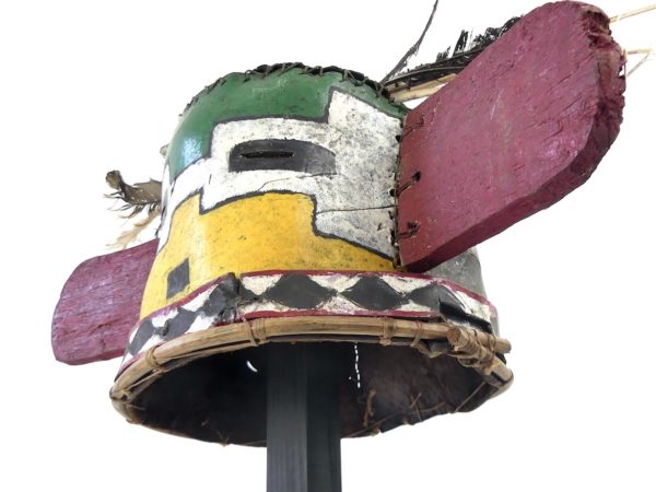 Masque heaume soleil aux grandes oreilles Kachina Hopi (dessous 3/4)