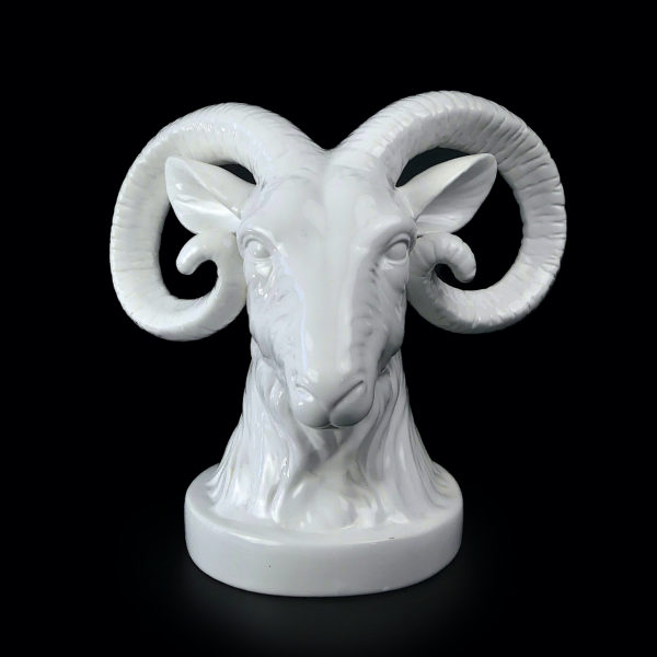 Tête de Bouc en porcelaine blanche (face)