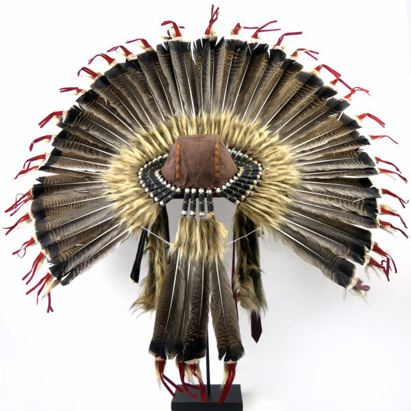 Coiffe de guerre de chef Sioux sur pied (dos)
