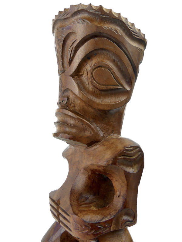 Petit Tiki couronné en bois de rose (détail)