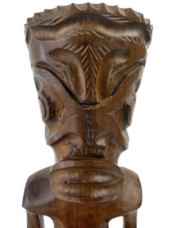 Petit Tiki couronné en bois de rose (détail)