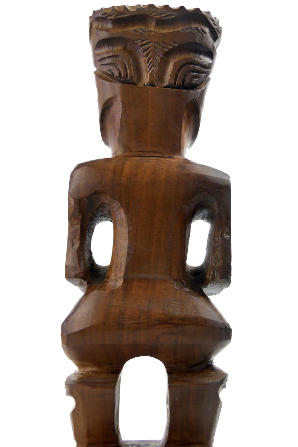 Petit Tiki couronné en bois de rose (détail dos)