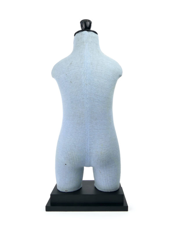 Mannequin enfant Cléo ancien sur socle en bois (dos)