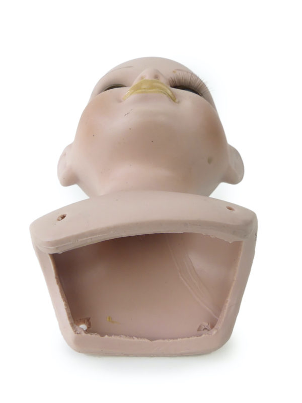 3 têtes de poupée en porcelaine biscuit mi-XXe (tête 1)