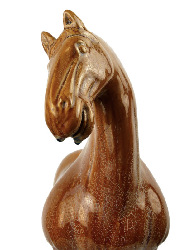 Grand cheval Tang ocre en terre cuite émaillée chinoise (détail)