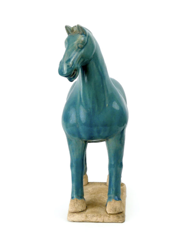 Cheval Tang bleu en terre cuite émaillée chinoise (face)