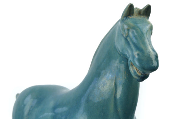 Cheval Tang bleu en terre cuite émaillée chinoise (détail)