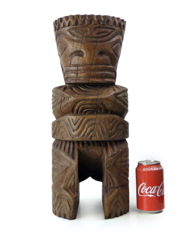 Grand Tiki massif couronné ancien et lourd en bois de cocotier (proportion)