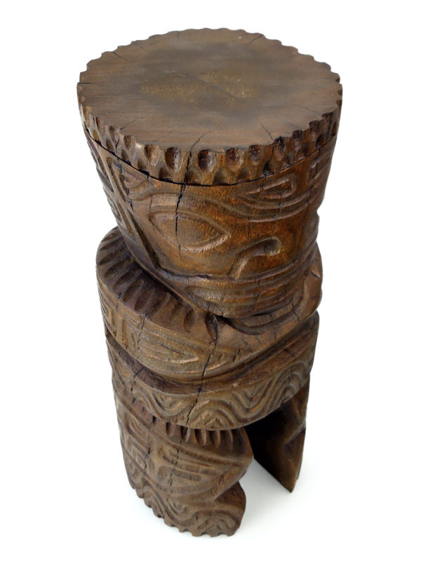 Grand Tiki massif couronné ancien et lourd en bois de cocotier (3/4 dessus)