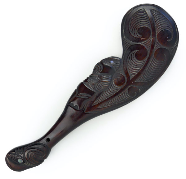 Massue Wahaika maorie en bois et ormeau Nouvelle-Zélande (face)
