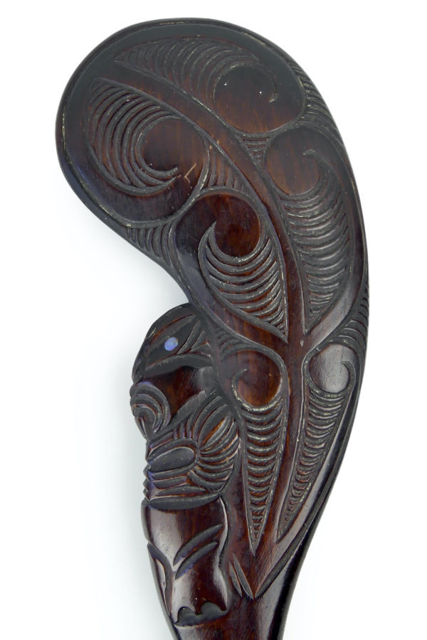 Massue Wahaika maorie en bois et ormeau Nouvelle-Zélande (détail)