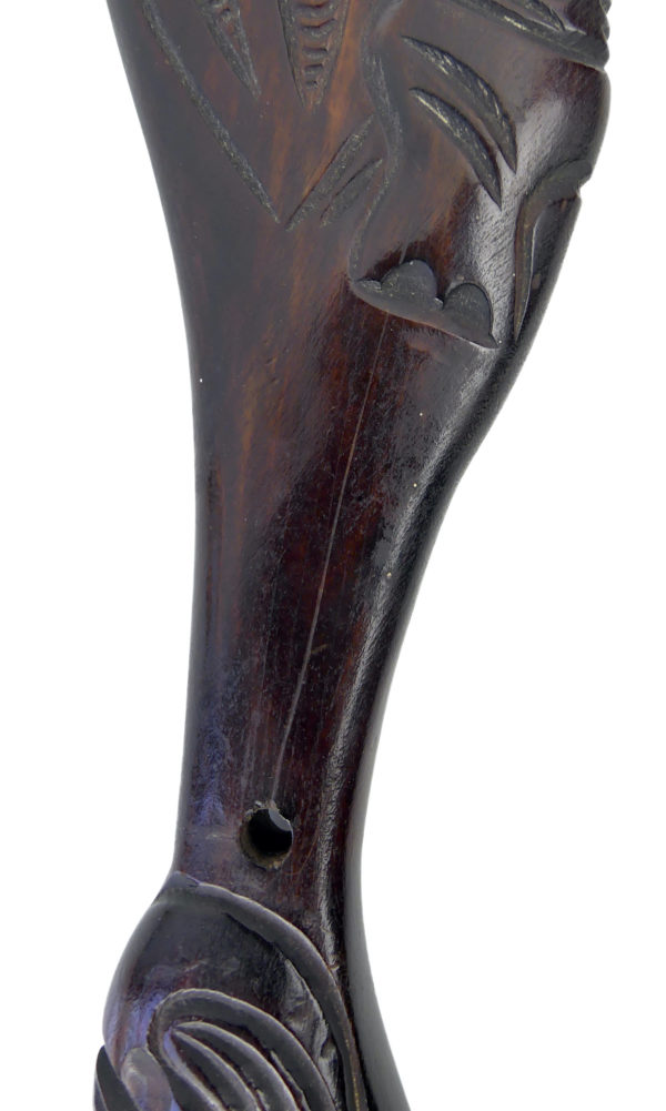 Massue Wahaika maorie en bois et ormeau Nouvelle-Zélande (détail)