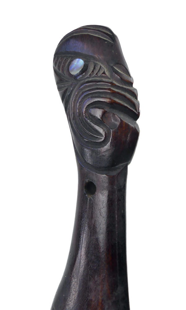 Massue Wahaika maorie en bois et ormeau Nouvelle-Zélande (détail)
