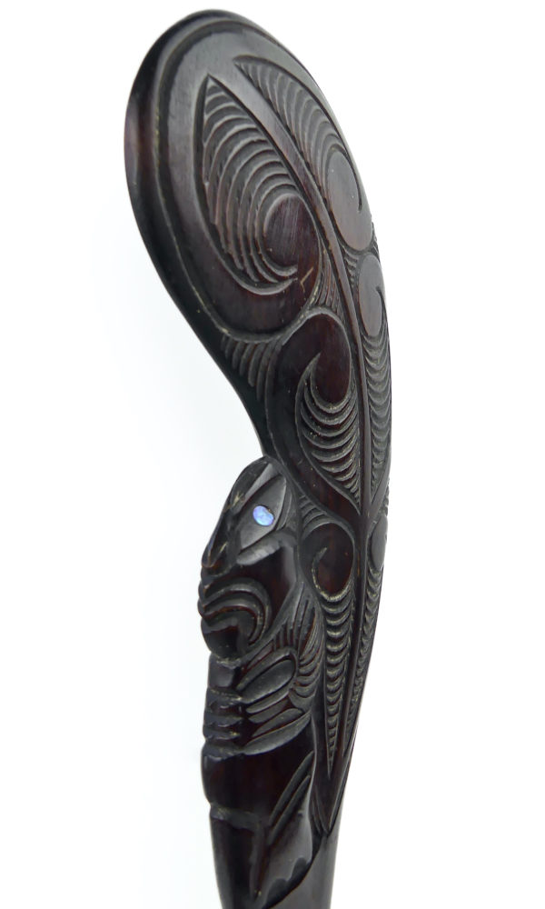Massue Wahaika maorie en bois et ormeau Nouvelle-Zélande (détail)