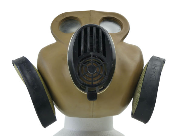 Masque à gaz filtrant biochimique soviétique PBF 1982   (face dessous)