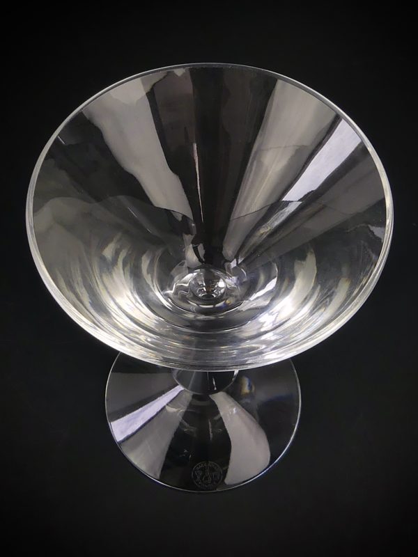 Œuf d’autruche sauvage sur coupe en cristal de Baccarat (dessus)