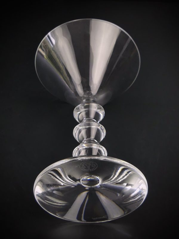Œuf d’autruche sauvage sur coupe en cristal de Baccarat (dessous 3/4)