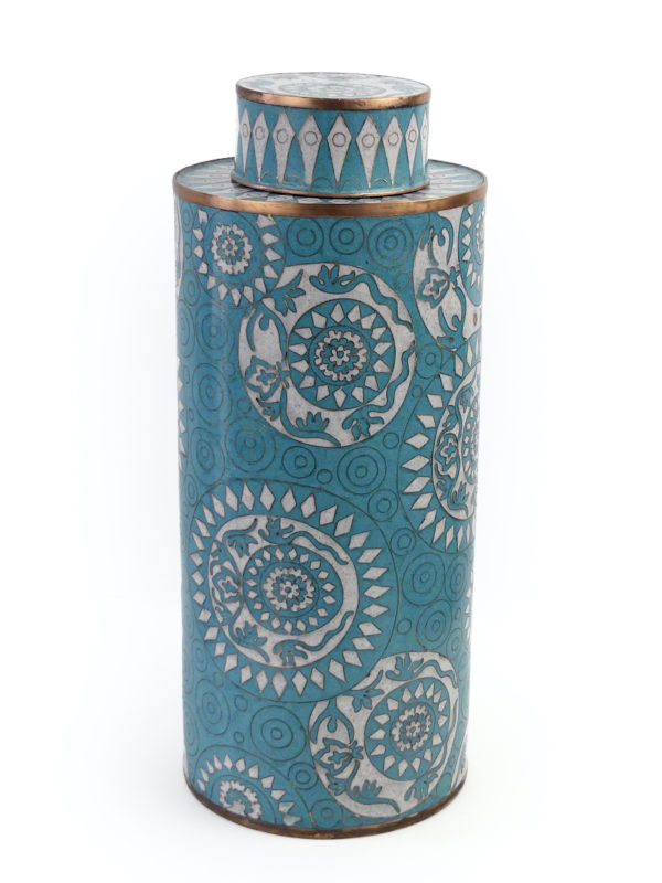 Pot long bleu et blanc en cloisonné Fabienne Jouvin (face)