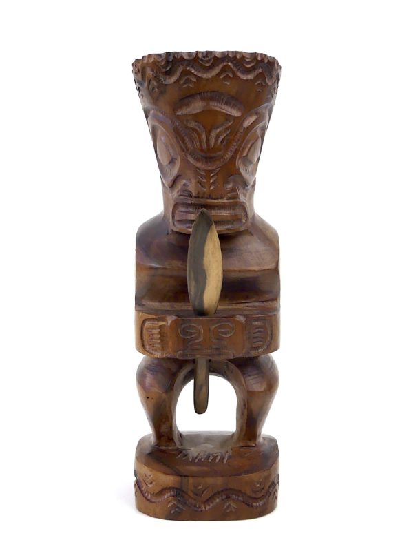Petit Tiki Tahiti couronné en bois de rose d’Océanie avec lance (face)