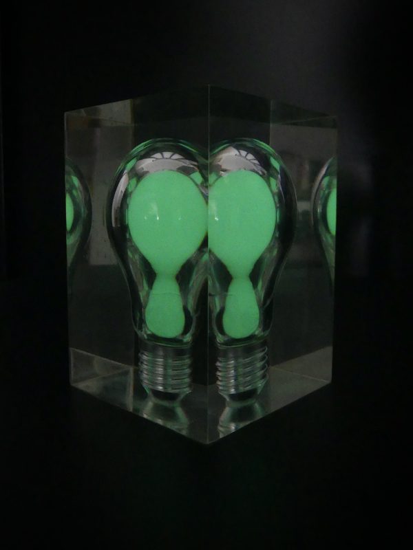 Ampoule phosphorescente Light Bulb de Pierre Giraudon (3/4)