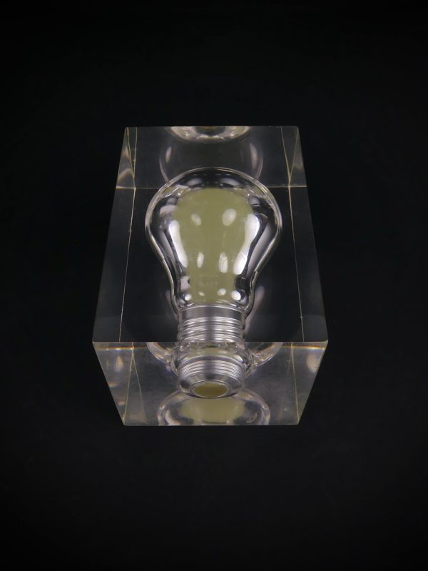 Ampoule phosphorescente Light Bulb de Pierre Giraudon (dessous 3/4)