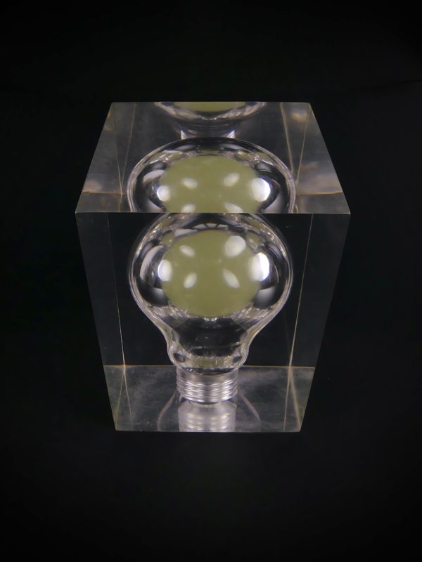 Ampoule phosphorescente Light Bulb de Pierre Giraudon (dessus 3/4)