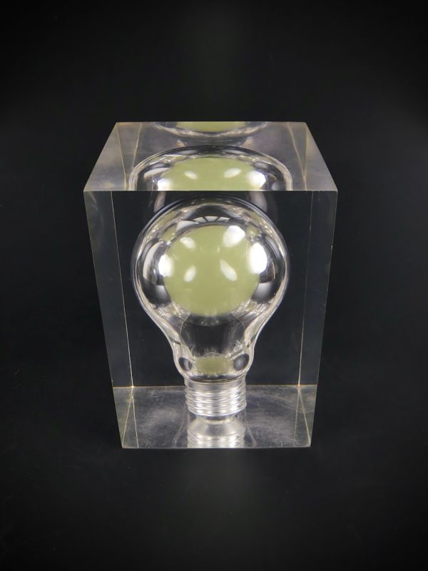 Ampoule phosphorescente Light Bulb de Pierre Giraudon (face 3/4)