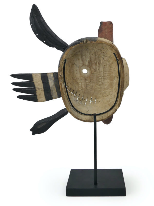 Masque du poisson Yupik sur pied Yukon Alaska (dos)