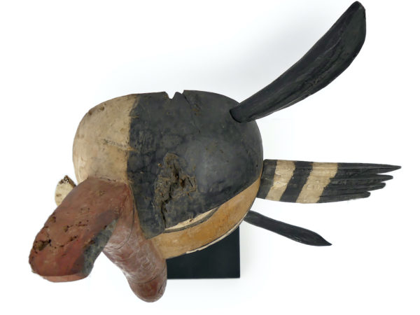 Masque du poisson Yupik sur pied Yukon Alaska (dessus)
