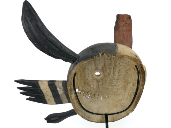 Masque du poisson Yupik sur pied Yukon Alaska (dos)