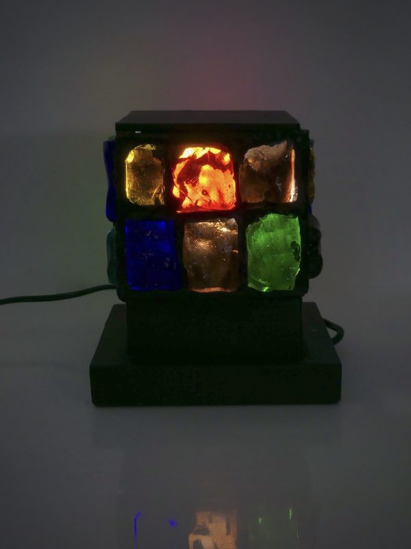 Lampe cube ambiance vitrail design By Bybo France (côté)