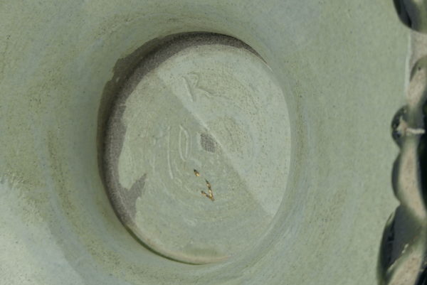 Grande jardinière antique art nouveau en céramique émaillée (dessous)