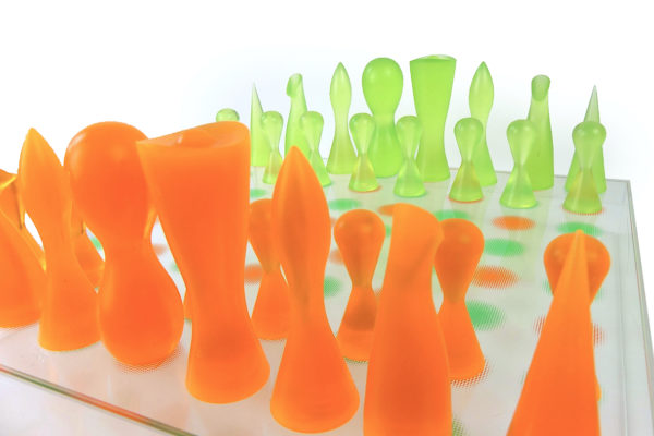 Jeu d'échecs design Karim Rashid orange et vert 2001 (détail 3/4)