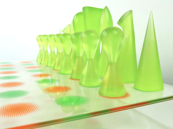 Jeu d'échecs design Karim Rashid orange et vert 2001 (détail)