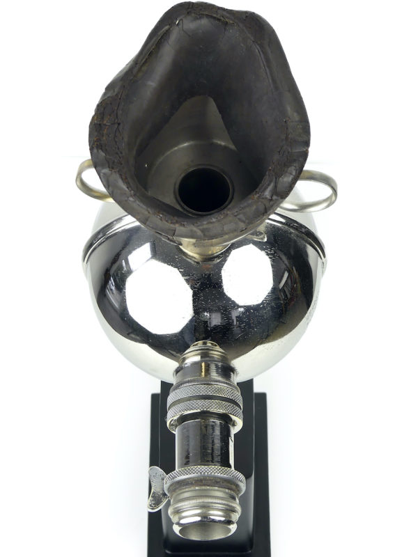 Masque d’Ombredanne appareil à éther Collin sur socle (dessus)