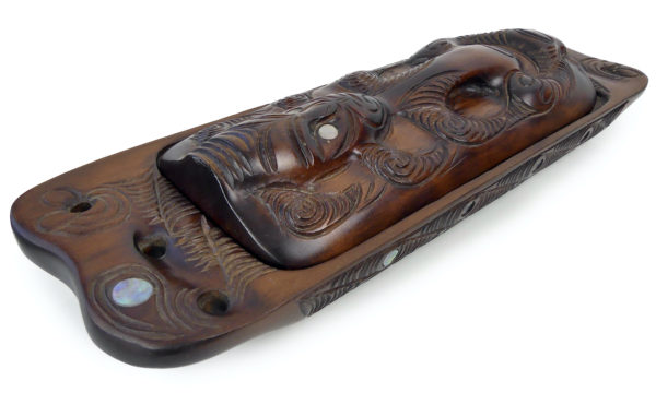 Waka huia au Teko Teko Papa hou Maōri en bois et nacre d’ormeau (3/4)