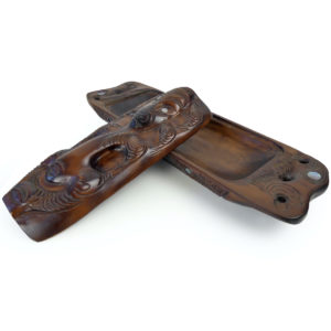 Waka huia au Teko Teko Papa hou Maōri en bois et nacre d’ormeau (3/4 ouvert)