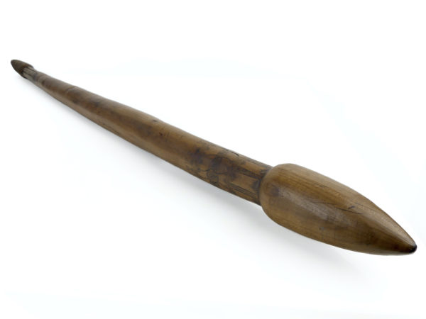 Perce sternum du Vanuatu en bois dur ciselé (3/4)