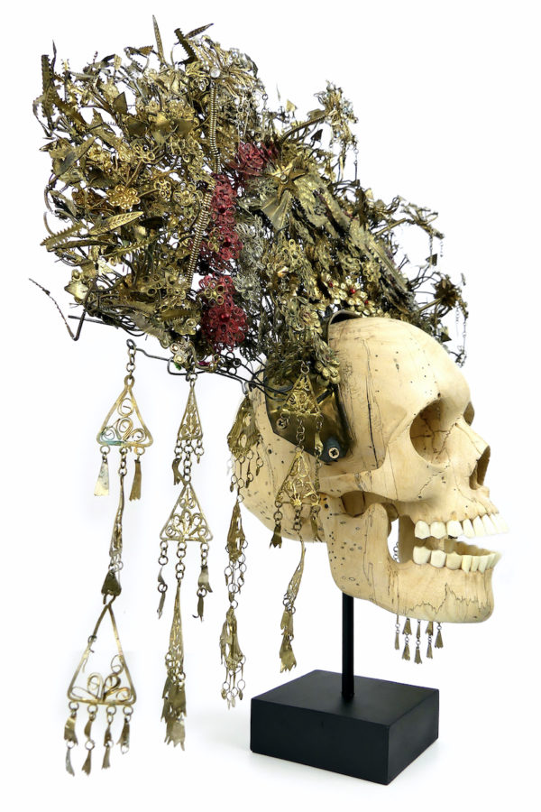 Couronne de mariée Suntiang sur crâne en bois de tamarin Bornéo (3/4)