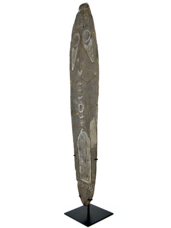 Planche votive gope kwoi ancienne en bois sur socle (3/4)