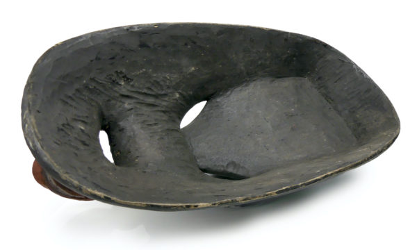 Masque chimérique Papou en bois sculpté polychrome (dessous)